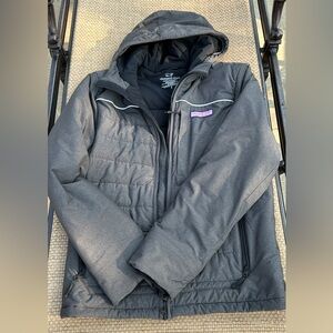 Like New!! Vineyard Vines, performance jacket: size small.